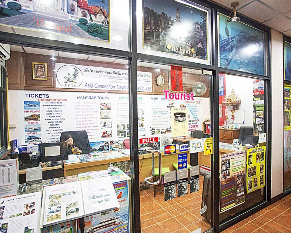 Four Sons Village Bangkok Extérieur photo