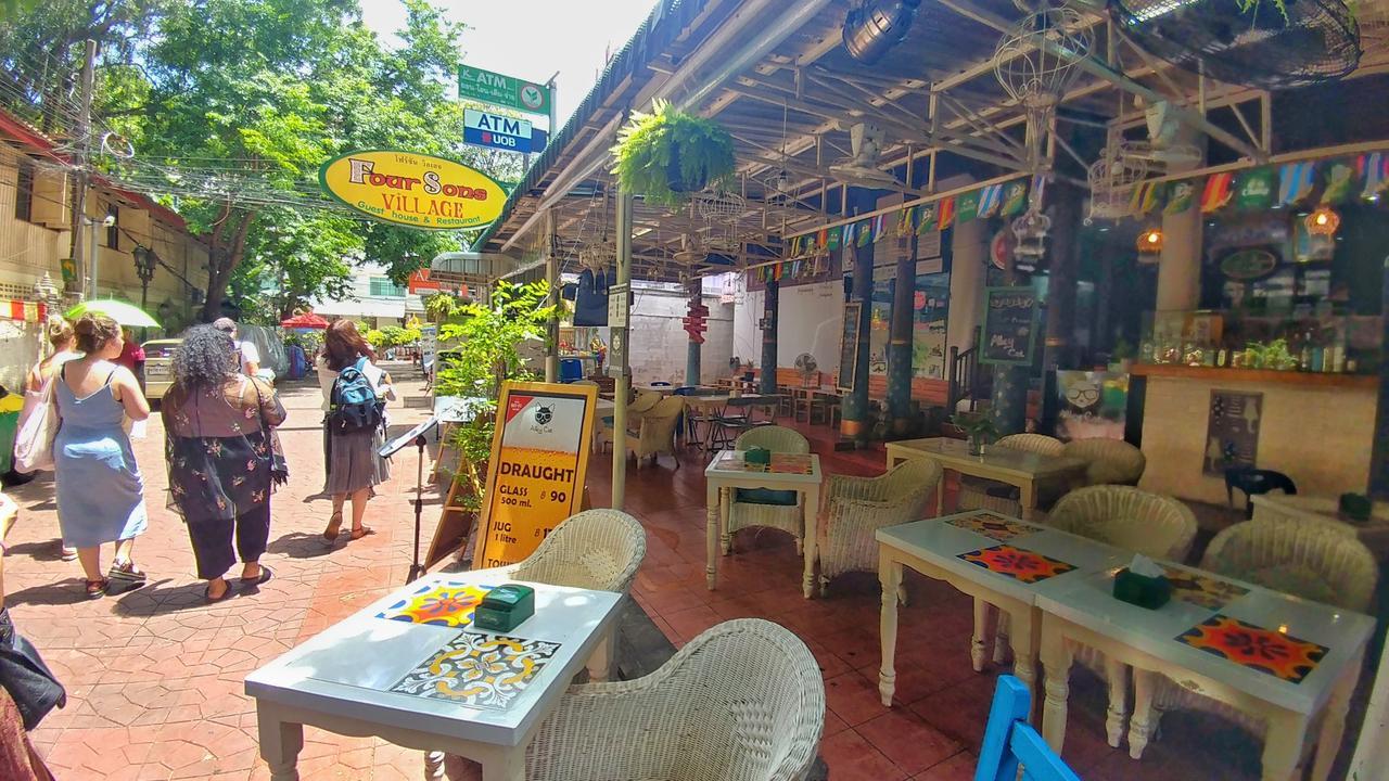 Four Sons Village Bangkok Extérieur photo