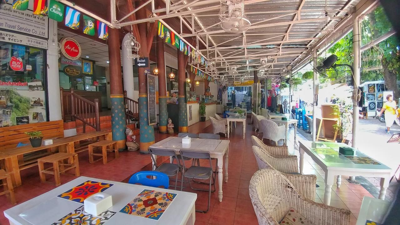 Four Sons Village Bangkok Extérieur photo