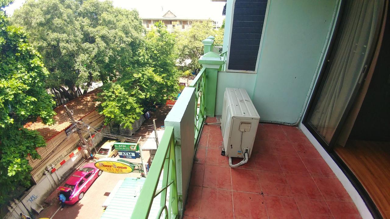 Four Sons Village Bangkok Extérieur photo
