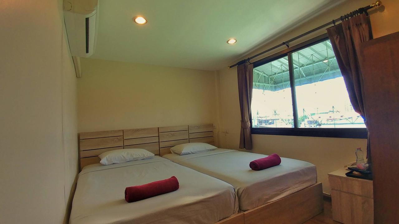 Four Sons Village Bangkok Extérieur photo
